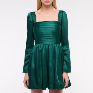 NWT A&F Emerson Bubble Hem Satin Mini Dress Emerald Green